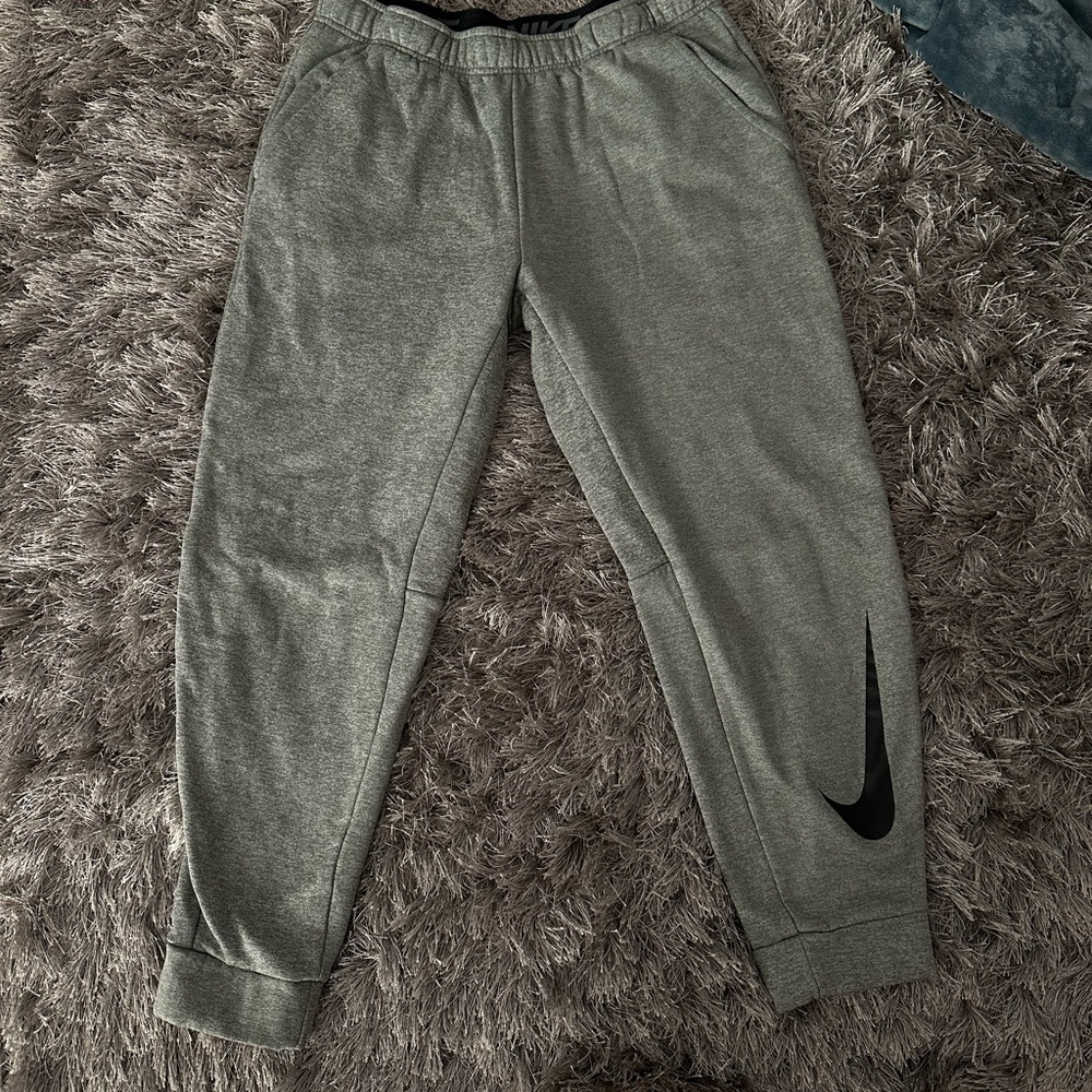 Nike Men’s Gray sweatpants